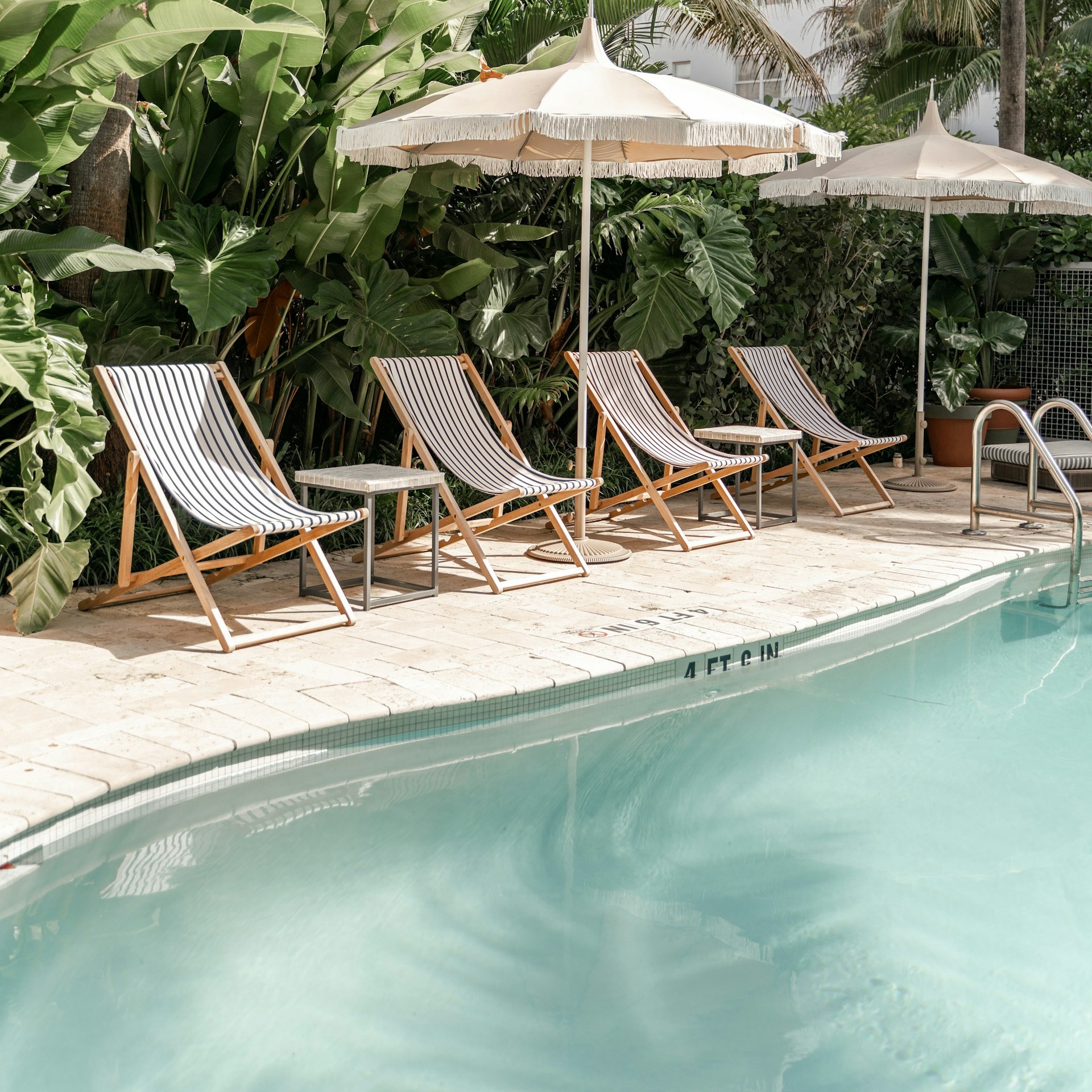 sitting-area-on-pool-side
